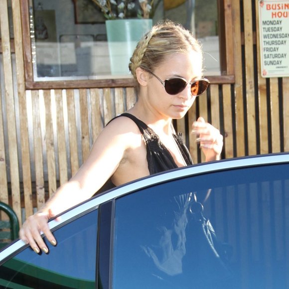 House of Harlow 1960 Steph Sunglasses in Brown - Picture 2 of 9